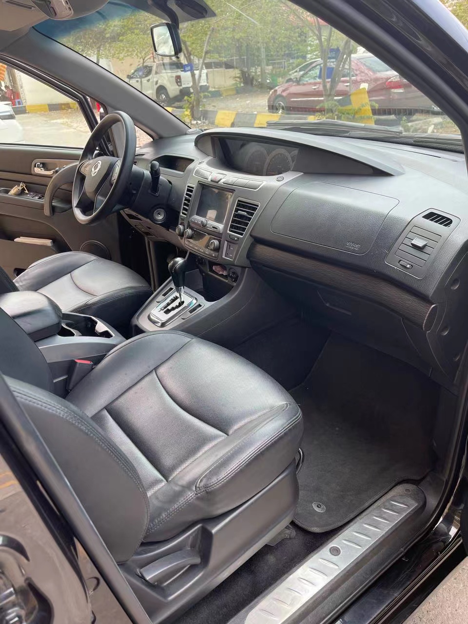 Car Ssang Yong Stavic 2019 for sales