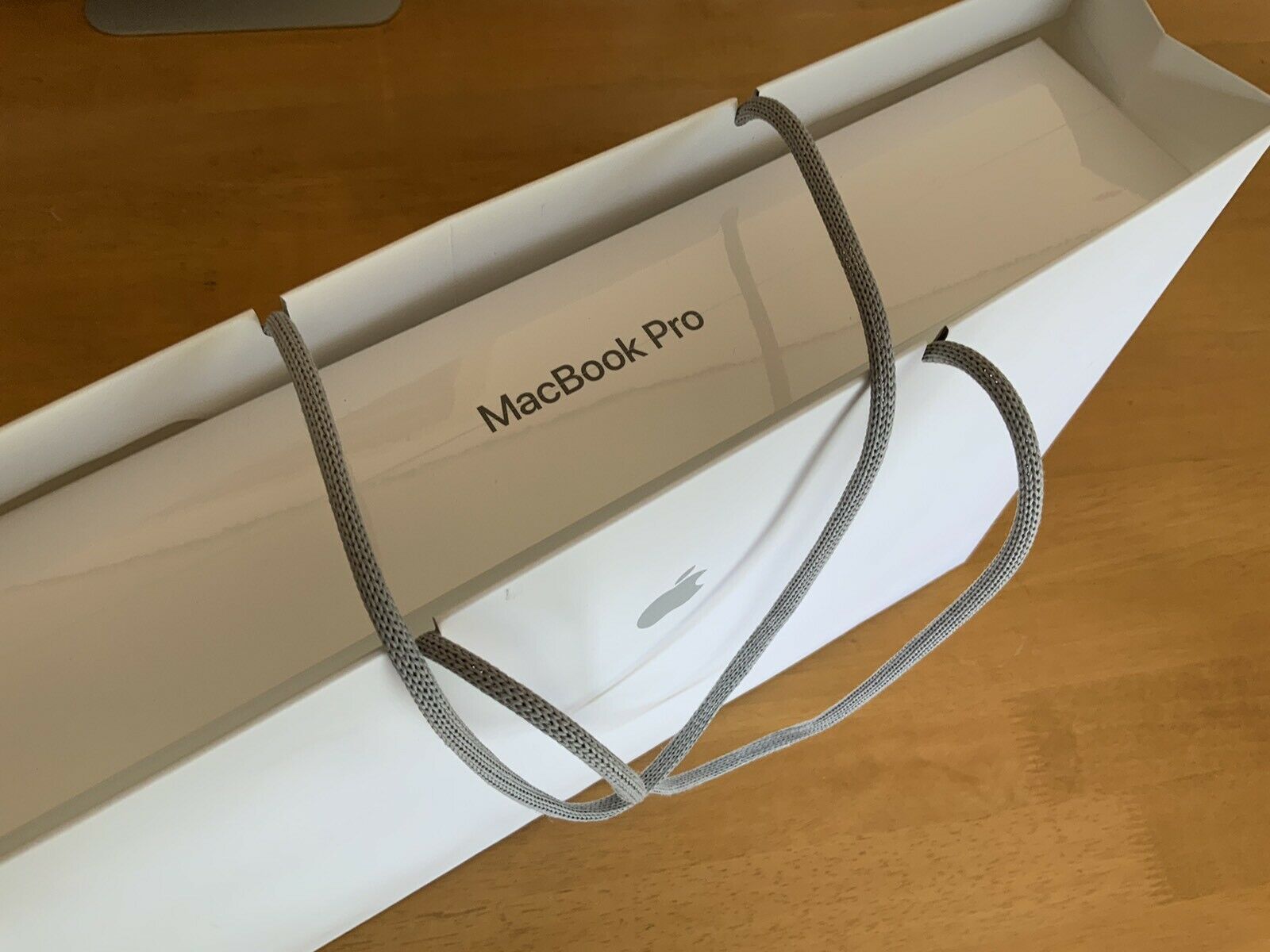 Apple MacBook M1 Pro M1 MAX Apple iPhone 13 Pro