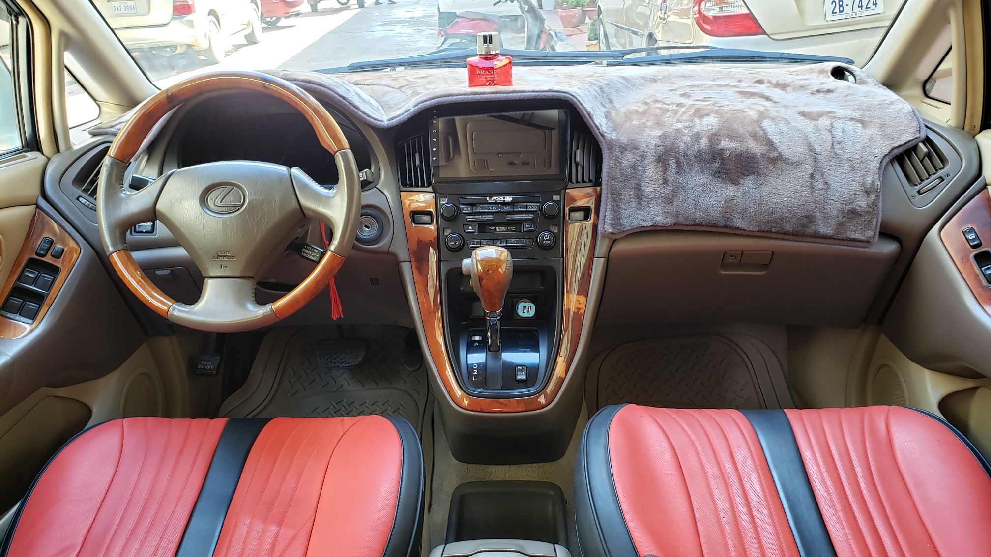 Lexus Rx 300 ឆ្នាំ 00 ឡើង 01 ឡានស្អាតមិនវិល