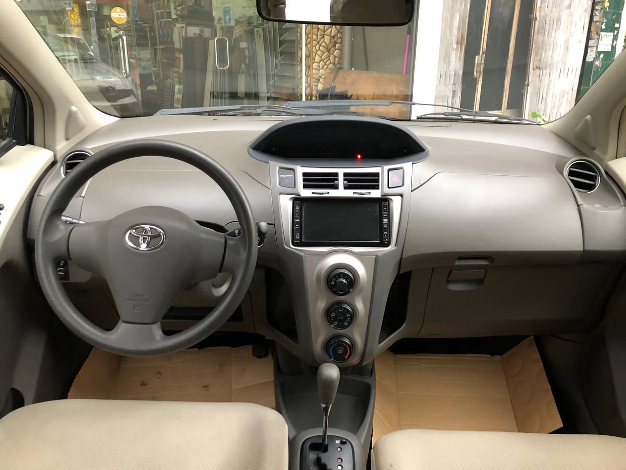 Toyota vitz 09 full option smart key ABS