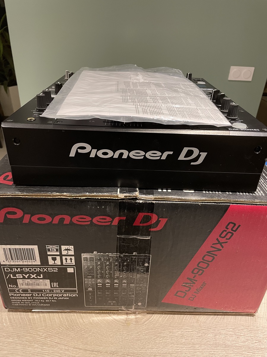 Pioneer CDJ-3000 , CDJ 2000NXS2, DJM 900NXS2